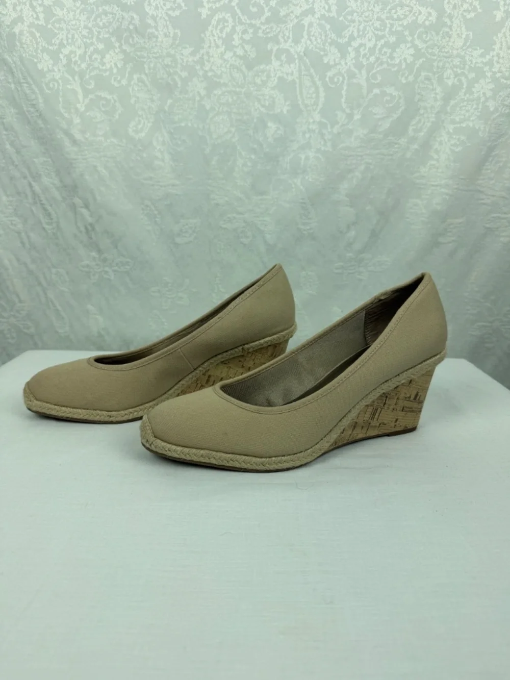 LifeStride Beige Tan Espadrille Wedge Pumps Canvas Slip On Comfort Shoes 10M